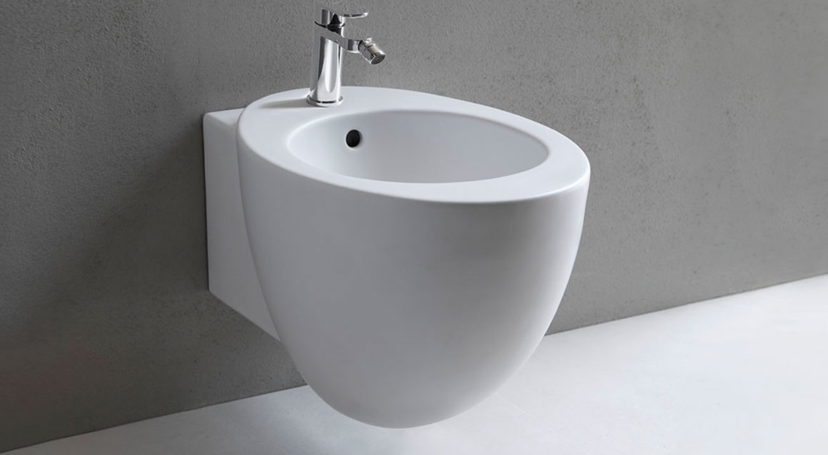 Bidet suspendido con cuenco invertido