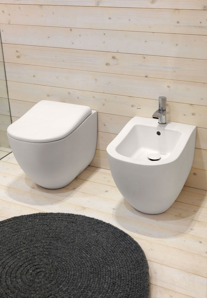 Back to wall wc and bidet. Talco finishes.