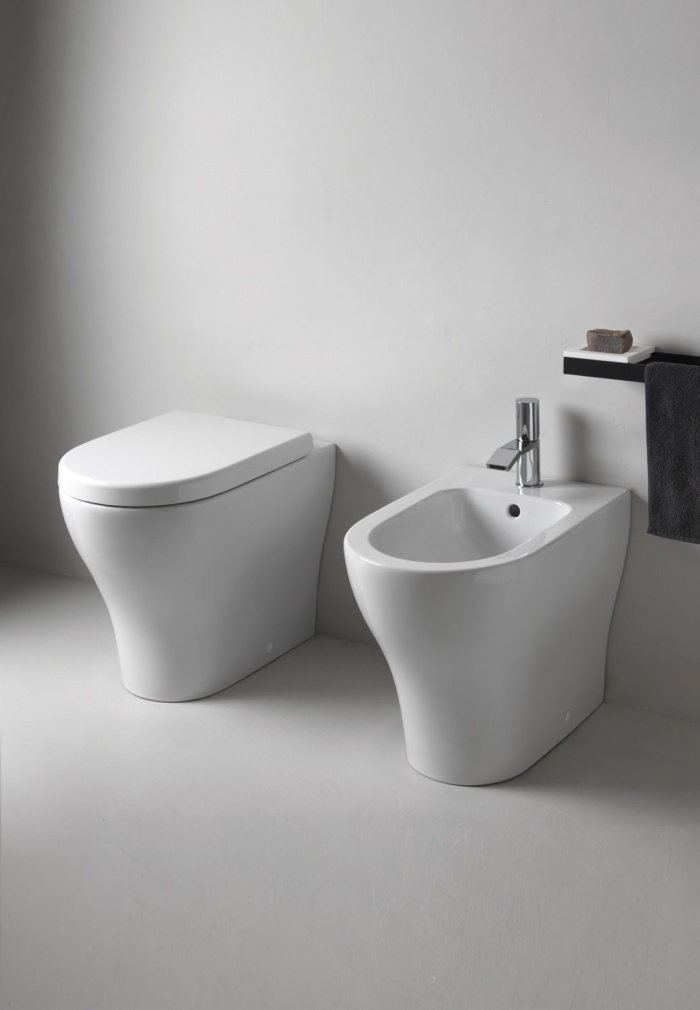 Enjoy  back to wall wc  and bidet Gloss white finishes.