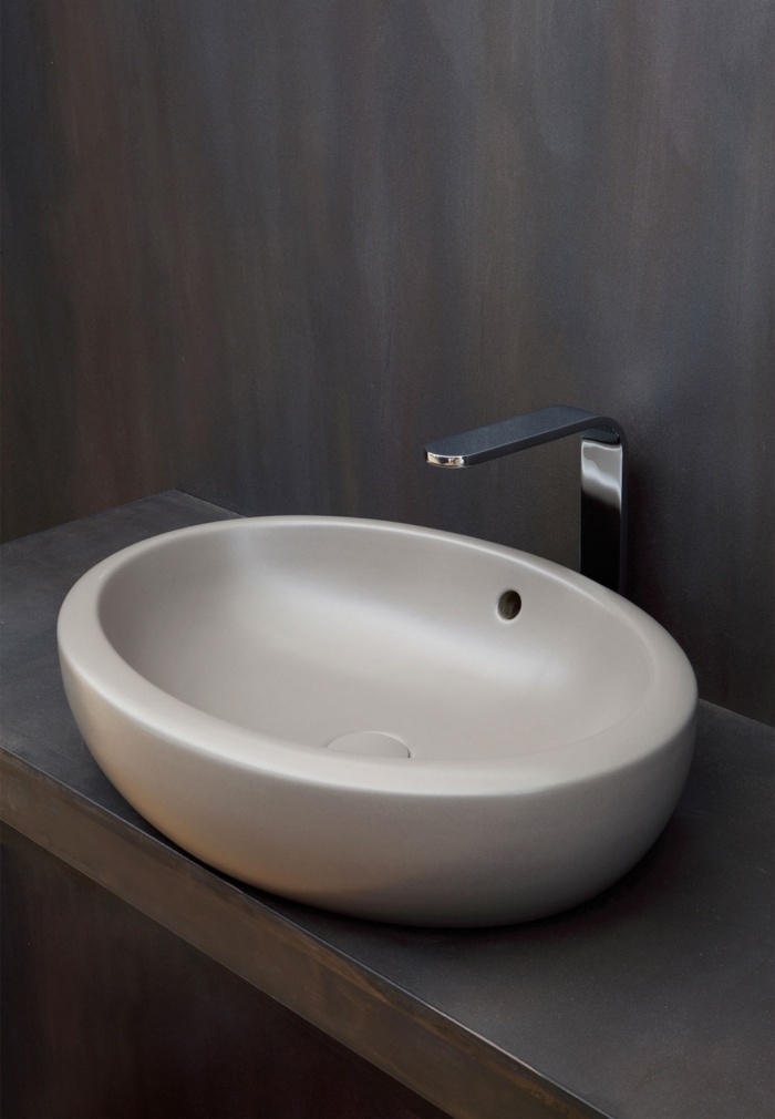 Fluid 60 Brina washbasin.
