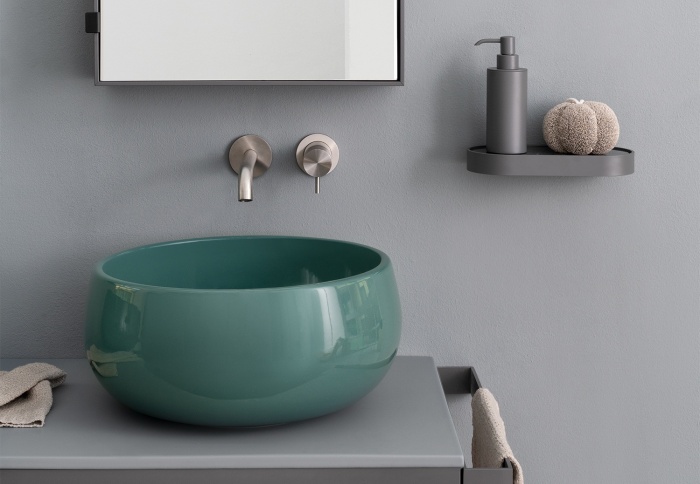 Multiplo 140: Tino on top bowl Smeraldo, top Brina, framework Cemento, Simple Tall Box mirrors Cemento